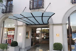 GEARYS Beverly Hills - Flagship Store image