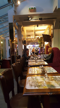 Atmosphère du Restaurant français La Cour de la Huchette à Paris - n°2