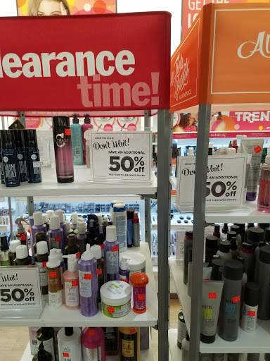 Hair Salon «Ulta Beauty», reviews and photos, 6587 N Riverside Dr, Fresno, CA 93722, USA