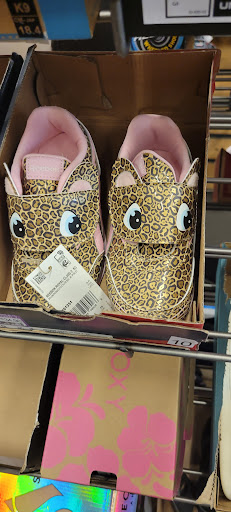 Shoe Store «DSW Designer Shoe Warehouse», reviews and photos, 10060 Reisterstown Rd, Owings Mills, MD 21117, USA