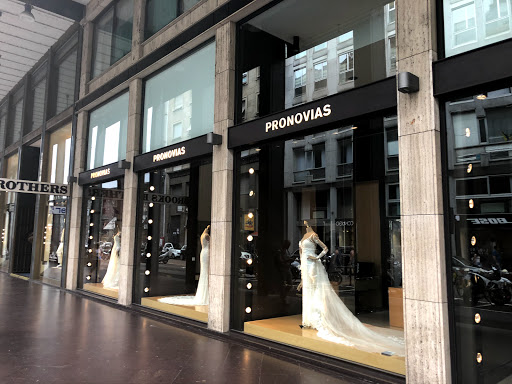 Stores to buy women's wedding blouses Milan