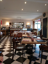 Atmosphère du Restaurant Le Vaudésir aux Hirondelles à Thizy - n°12