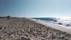 Zdjęcie Al Marwa Beach z powierzchnią turkusowa czysta woda