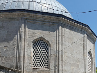 Şeyhulislam Üryanizade Ahmed Esad Efendi Türbesi