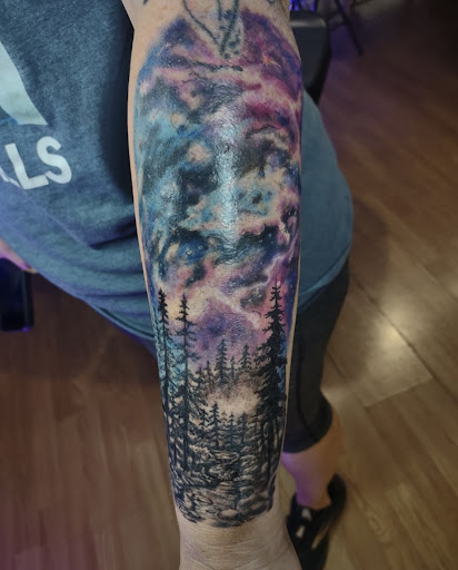 Explore lung cancer tattoo ideas, creative tattoo ideas in Williamsport, available at Tats Tattoo Zoo