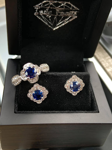 Jewelry Store «Indy Facets Private Jeweler», reviews and photos, 755 W Carmel Dr #116, Carmel, IN 46032, USA