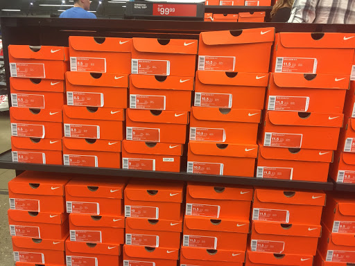 Shopping Mall «Chicago Premium Outlets», reviews and photos, 1650 Premium Outlet Blvd, Aurora, IL 60502, USA