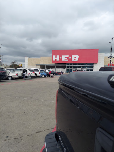 Grocery Store «H-E-B Grocery», reviews and photos, 3590 College St, Beaumont, TX 77701, USA