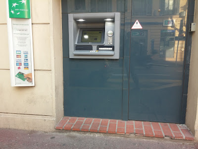 Distributeur à Antibes