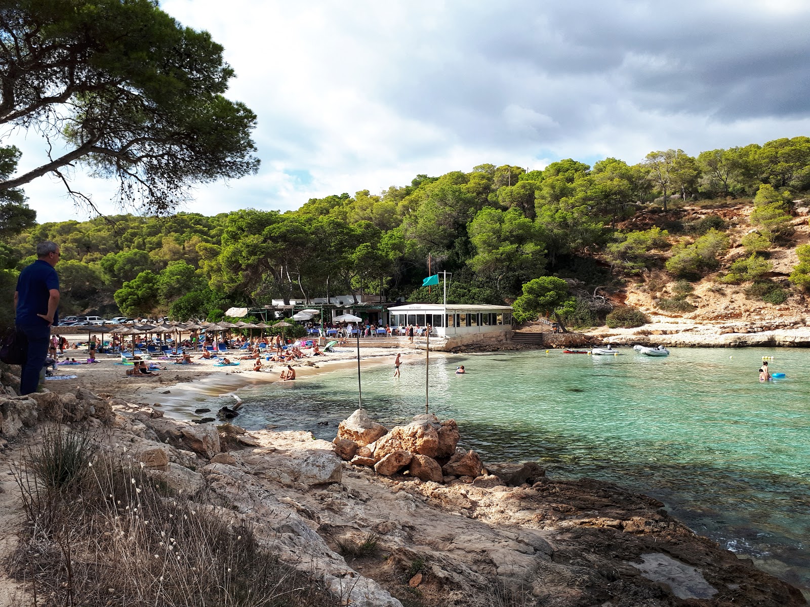 Foto von Cala Portals Vells mit feiner beiger sand Oberfläche