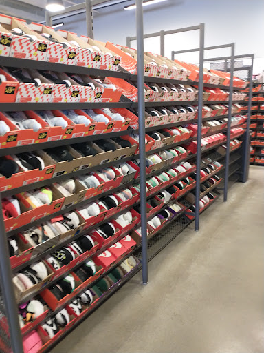 Clothing Store «Nike Factory Store», reviews and photos, 243 Tanger Dr Suite 243, Williamsburg, IA 52361, USA
