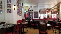 Atmosphère du Restaurant français Le Coin des Amis Montmartre à Paris - n°11