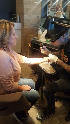 Tattoo Shop «Mothers Tattoo & Body Piercing», reviews and photos, 3625 Dixie Hwy, Elsmere, KY 41018, USA