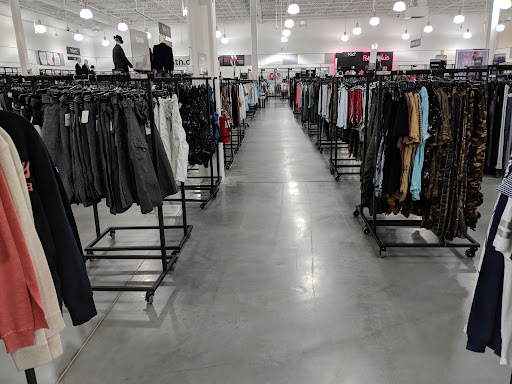 Department Store «Saks OFF 5TH», reviews and photos, 2500 Fashion Center Blvd, Christiana, DE 19702, USA