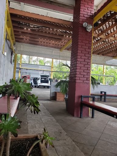 Car Wash «Walnut-Hill Hand Car Wash», reviews and photos, 1465 E Walnut St, Pasadena, CA 91106, USA