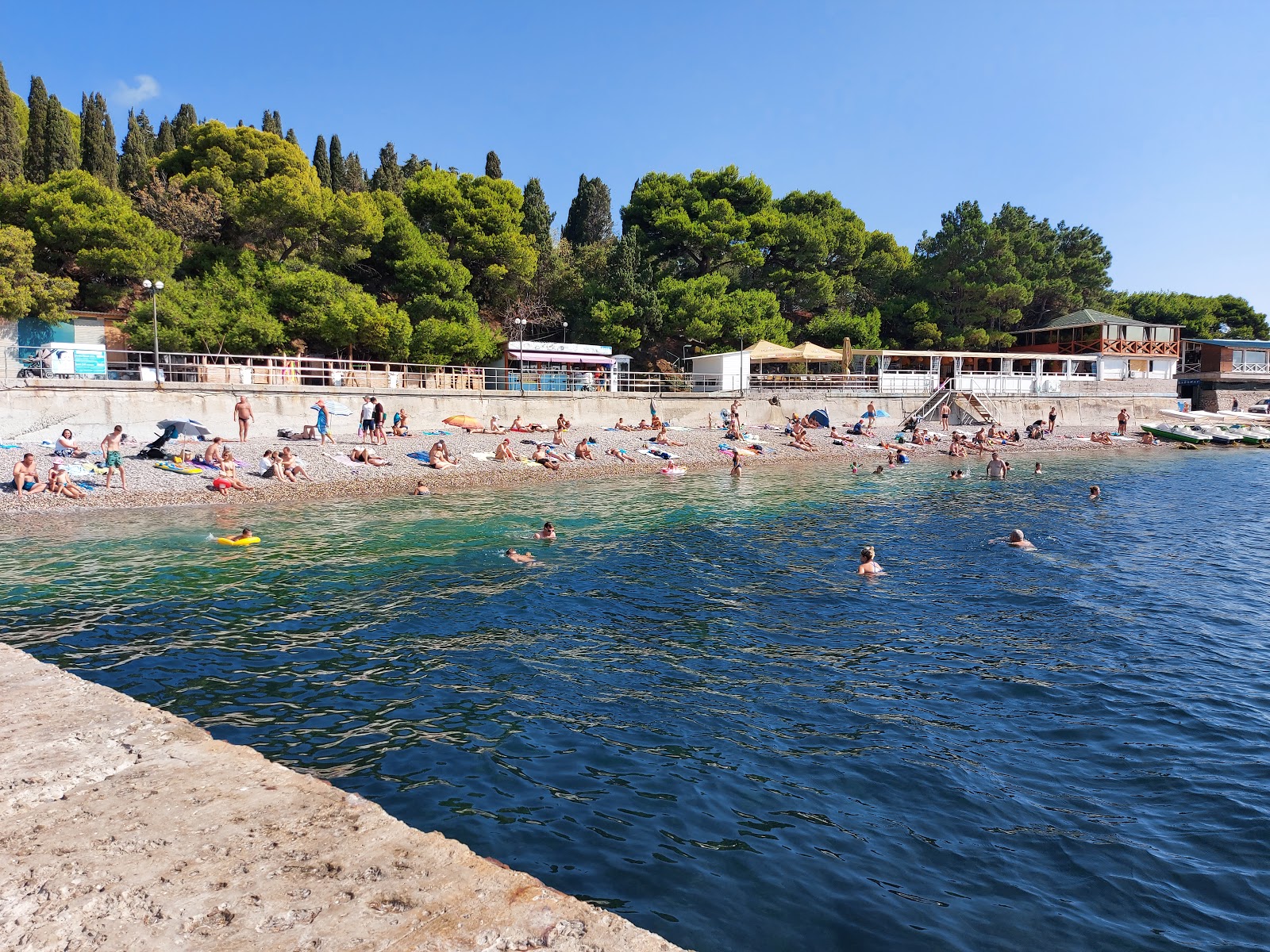 Foto von Foros Park beach mit türkisfarbenes wasser Oberfläche