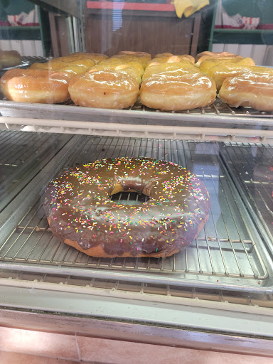 Donut Shop «Alvernon Donut Shop», reviews and photos, 1450 S Alvernon Way, Tucson, AZ 85711, USA