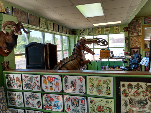 Tattoo Shop «Red Handed Tattoo», reviews and photos, 451 Kings Hwy, Shreveport, LA 71104, USA