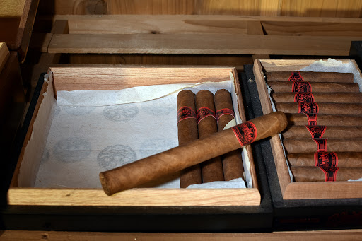 Cigar Shop «Osi Tobacco», reviews and photos, 4836 Hills and Dales Rd NW, Canton, OH 44708, USA