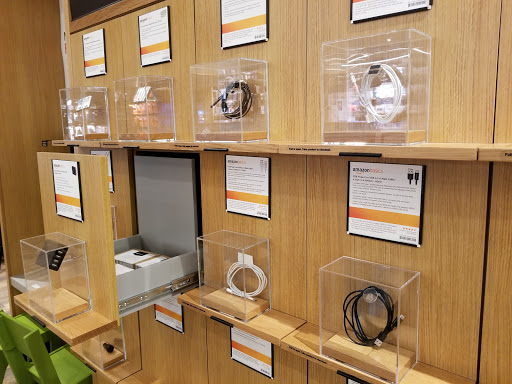 Book Store «Amazon Books», reviews and photos, 9585 SW Washington Square Rd, Portland, OR 97223, USA