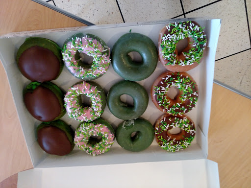Bakery «Krispy Kreme Doughnuts», reviews and photos, 208 W 14 Mile Rd, Troy, MI 48083, USA