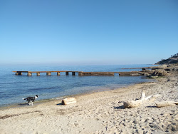 Plage de la Rabiou'in fotoğrafı dağlarla çevrili
