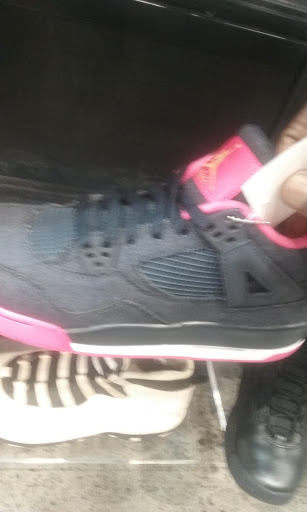 Shoe Store «Footaction», reviews and photos, 3931 7th Street Rd, Louisville, KY 40216, USA