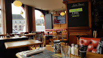 Atmosphère du Restaurant bar brasserie Le Bistrot des Voyageurs à Vitré - n°3