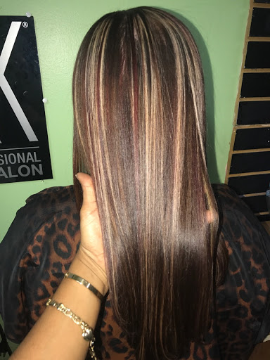 Beauty Salon «Arelis Beauty Salon Dominican Blowout Starting @$30», reviews and photos, 9318 E Colonial Dr, Orlando, FL 32817, USA