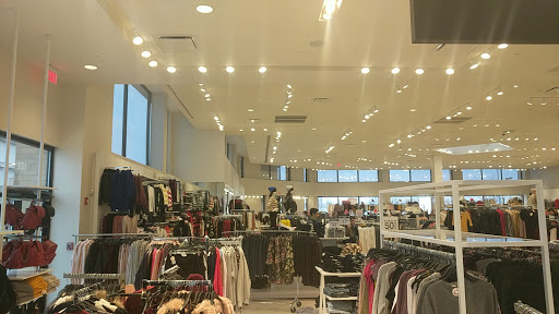 Clothing Store «Forever 21», reviews and photos, 122 Commons Dr, Geneva, IL 60134, USA