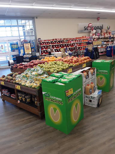 Shopping Mall «Aquidneck Shopping Centre», reviews and photos, 77 E Main Rd, Middletown, RI 02842, USA