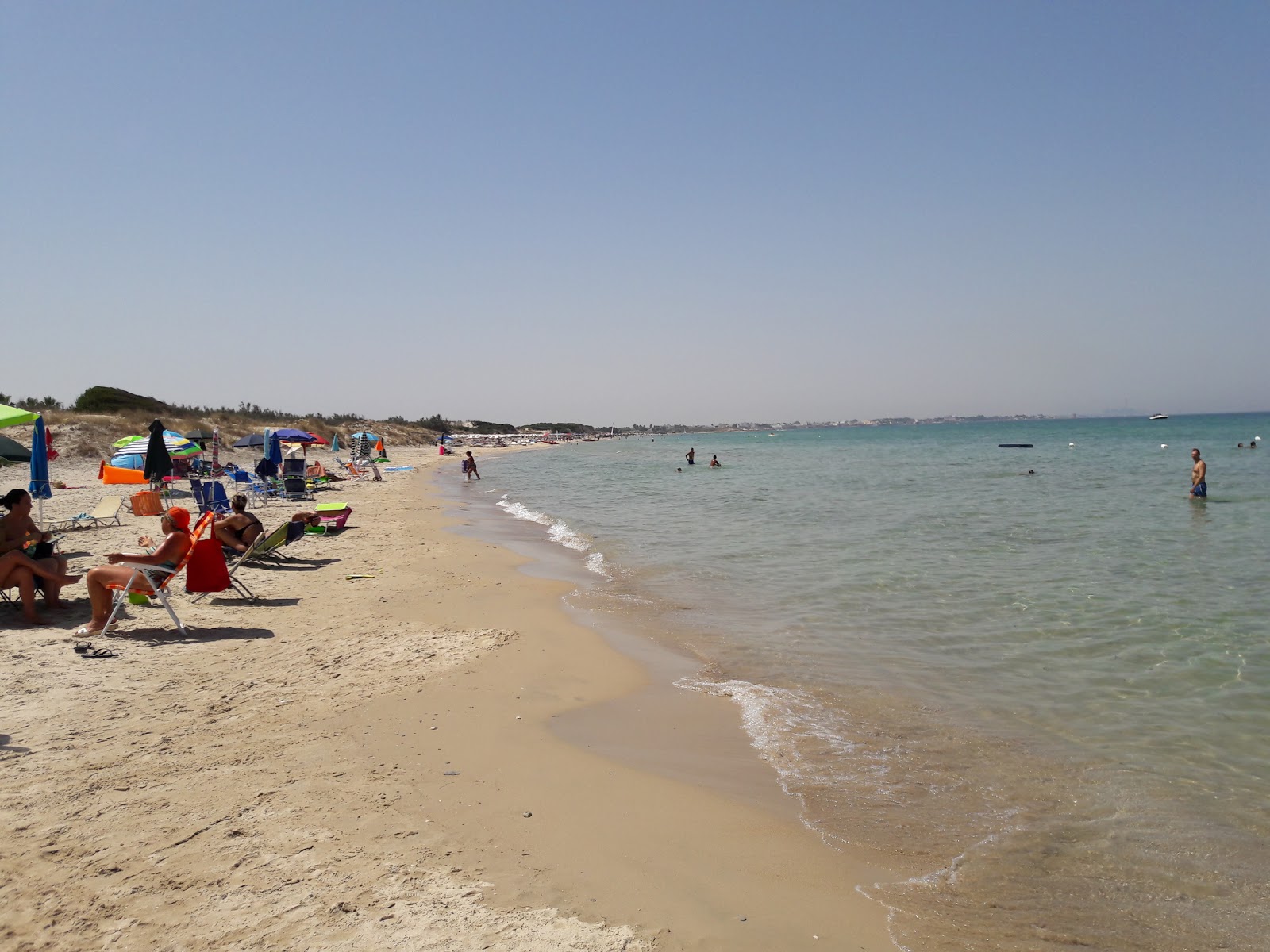 Foto von Spiaggia di Torre Rinalda mit lange, gerade küste