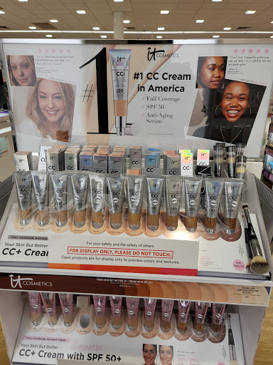 Cosmetics Store «Ulta Beauty», reviews and photos, 2155 W 22nd St #7, Oak Brook, IL 60523, USA