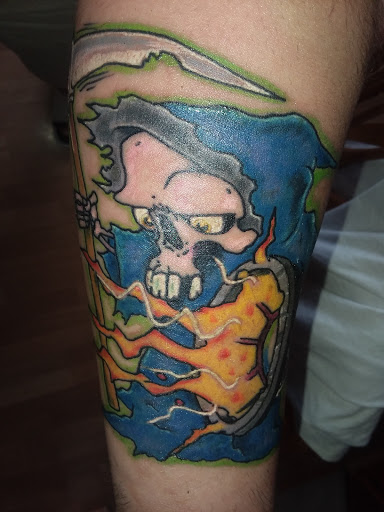 Explore knife tattoo ideas, creative tattoo ideas in Saint Petersburg, available at Lucky You Tattoo