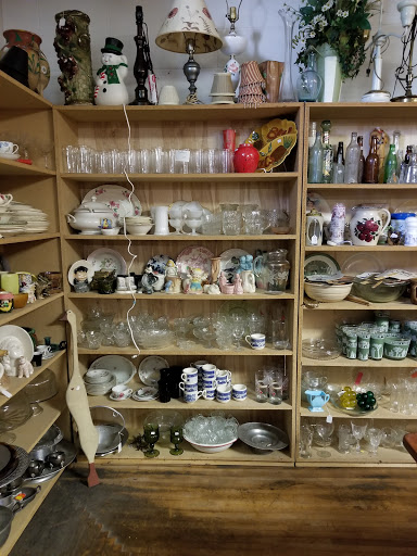 Antique Furniture Store «Useful Things Antiques & Collectibles Store», reviews and photos, 11 Crenshaw Ln, Coxs Creek, KY 40013, USA