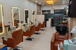 Hair Empire Unisex Salon in Janakpuri image
