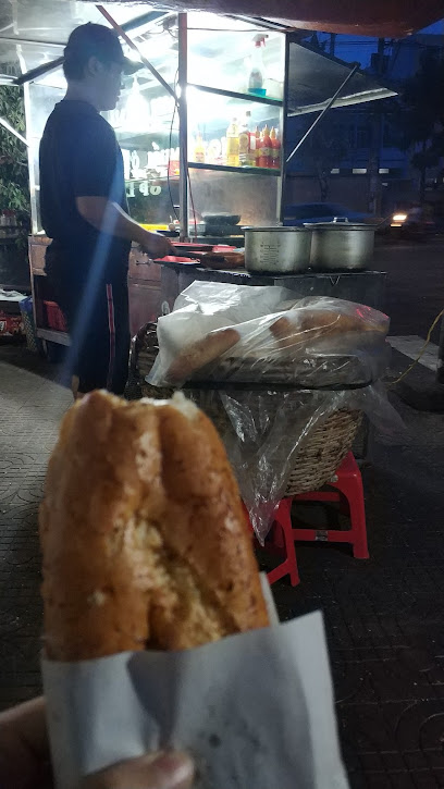 Bánh Mì Nướng Lu - Phi Vân