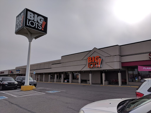 Big Lots, 1760 S Main St, Bellefontaine, OH 43311, USA, 