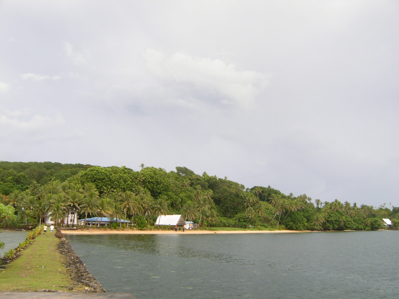 Foto de Palau East Beach - lugar popular entre os apreciadores de relaxamento