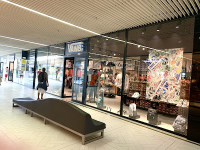 VANS Outlet Paris One Nation à Les Clayes-sous-Bois