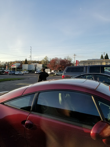 Grocery Store «Grocery Outlet Bargain Market», reviews and photos, 354 S 1st Ave, Hillsboro, OR 97123, USA