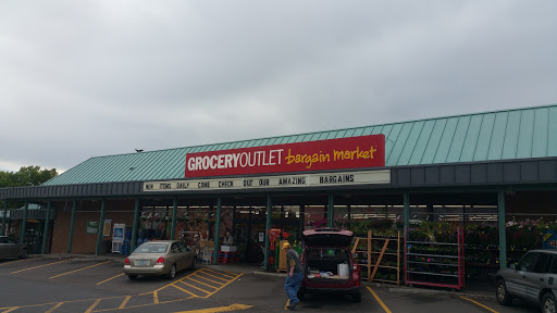 Grocery Store «Grocery Outlet Bargain Market», reviews and photos, 15705 SW 116th Ave, King City, OR 97224, USA