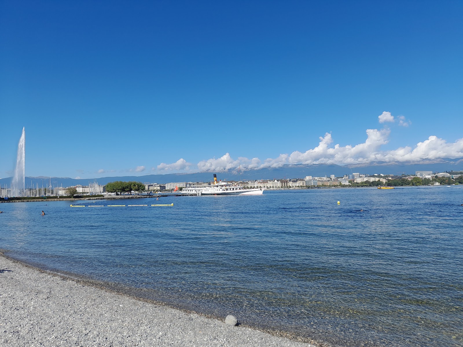 Foto de Baby-Plage des Eaux-Vives con muy limpia nivel de limpieza