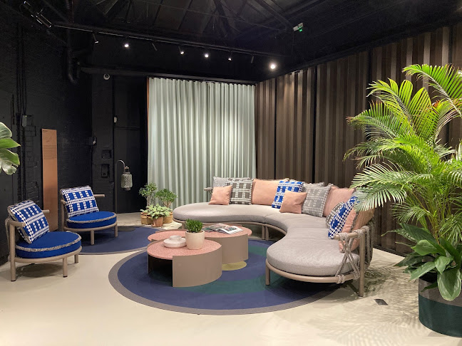 http://www.cassina.com/