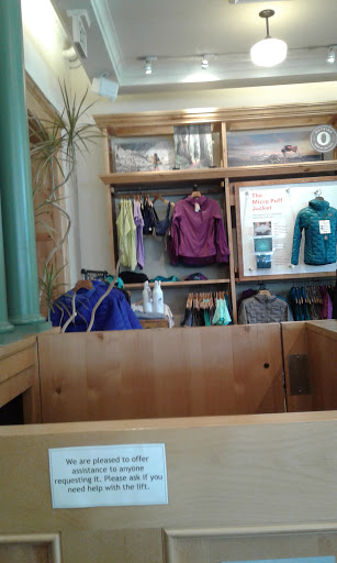 Clothing Store «Patagonia Pasadena», reviews and photos, 47 N Fair Oaks Ave, Pasadena, CA 91103, USA