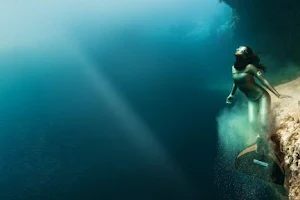 Freediving UAE image