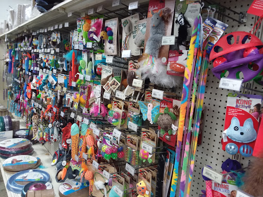 Pet Supply Store «Mounds Pet Food Warehouse», reviews and photos, 2110 S Stoughton Rd, Madison, WI 53716, USA