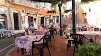 Atmosphère du Restaurant Créperie Brasserie L'Alambic à Grasse - n°3