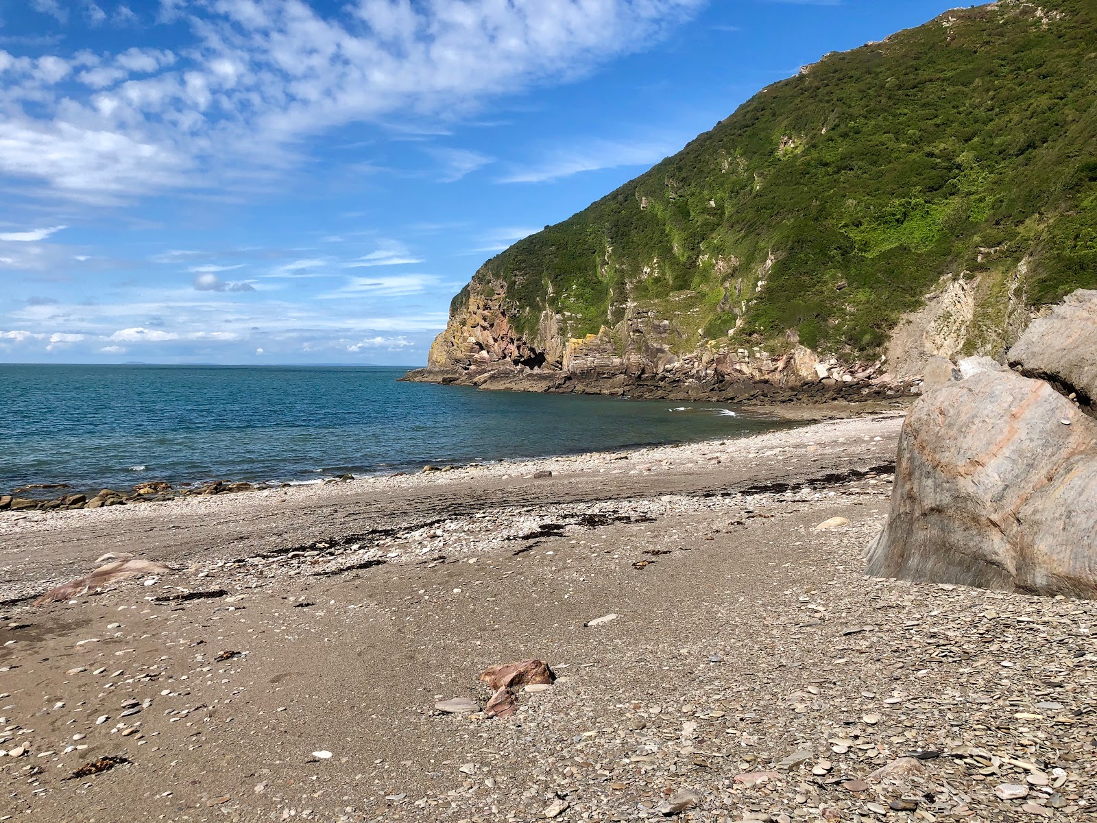 Zdjęcie Wild Pear beach z powierzchnią szary piasek i kamyczki