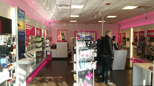 Cell Phone Store «T-Mobile», reviews and photos, 1921 Sheridan Blvd, Edgewater, CO 80214, USA